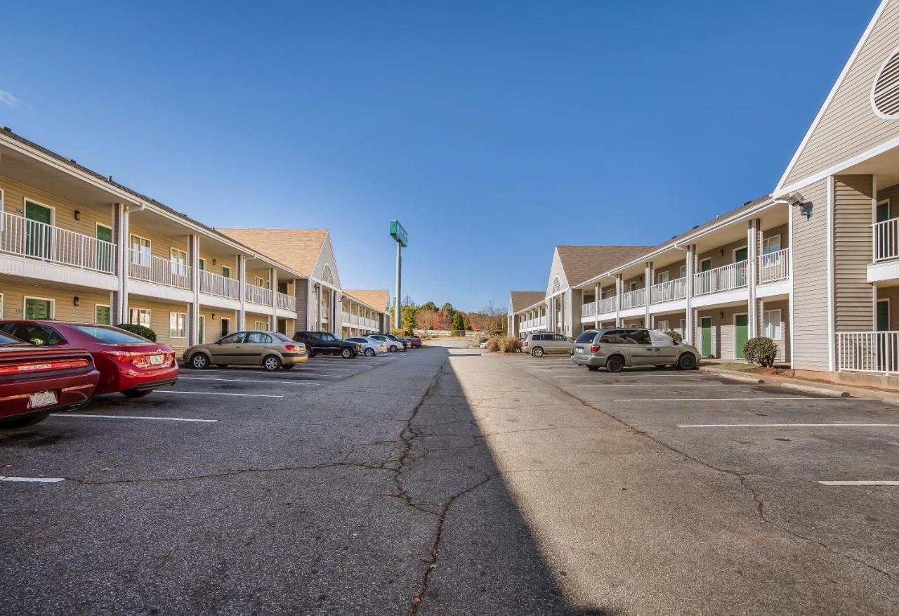 Hometowne Studios By Red Roof Spartanburg - Asheville Highway Southern Shops Экстерьер фото