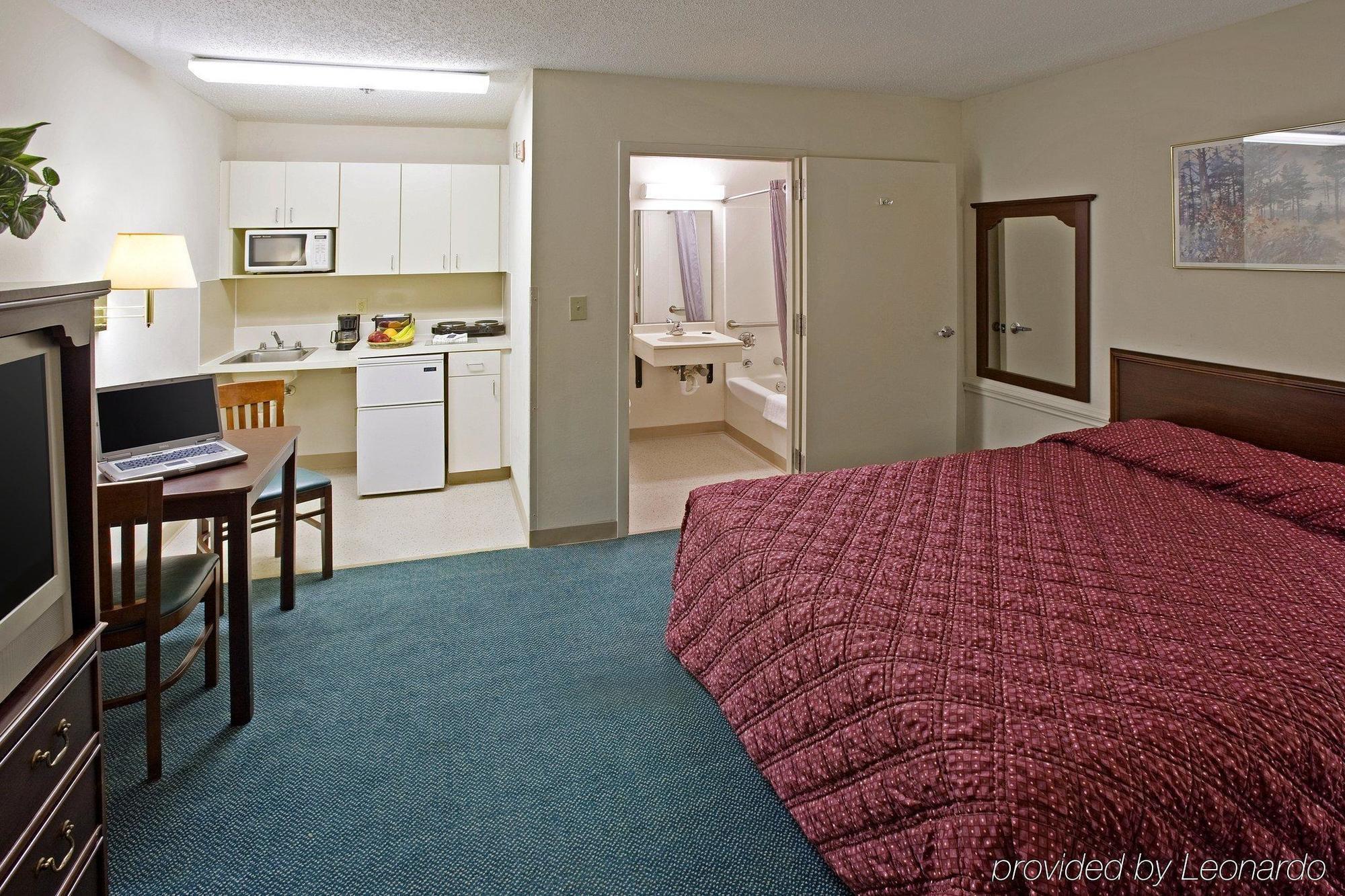 Hometowne Studios By Red Roof Spartanburg - Asheville Highway Southern Shops Номер фото