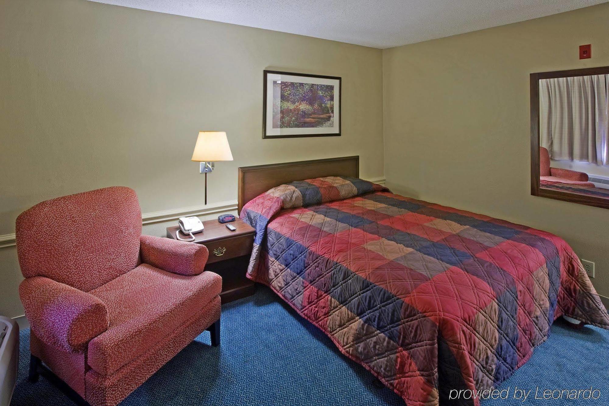 Hometowne Studios By Red Roof Spartanburg - Asheville Highway Southern Shops Экстерьер фото
